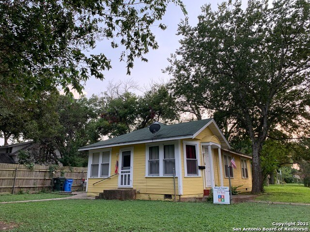 Building Photo - 923 N Heideke St