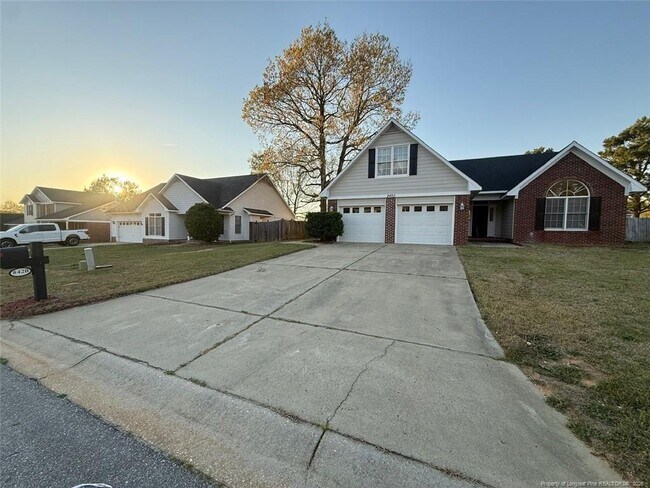 Foto del edificio - 8420 Deertrot Dr