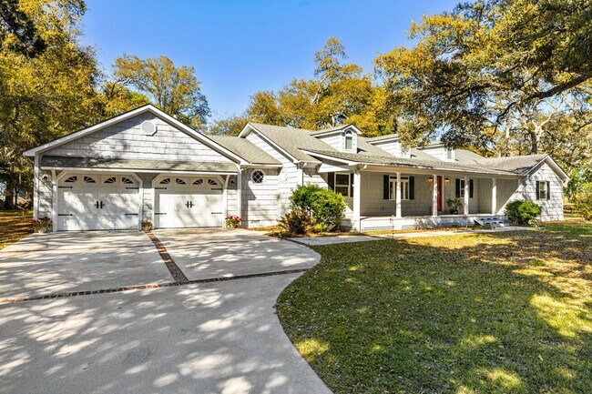 Building Photo - Fully Updated Harkers Island Home
