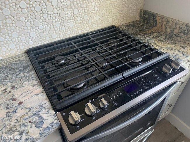 Foto del edificio - 2 br, 1 bath Condo - 5106 columbia pike