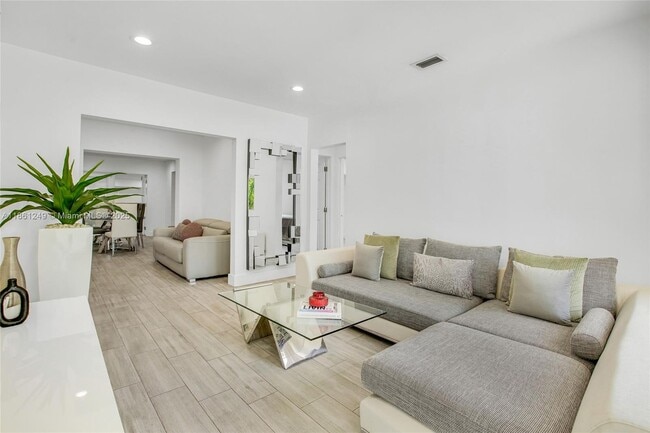 Foto del edificio - 3675 SW 26th St