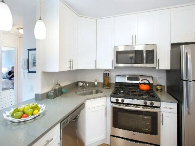 Building Photo - 505 W 23rd St