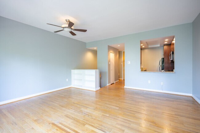 Building Photo - Lovely 1 BR/1 BA Condo in the Heart of Geo...