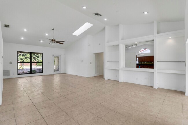 Foto del edificio - 14616 Autumn Ave