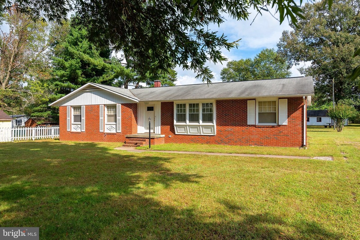 Foto principal - 9201 Jefferson Davis Hwy