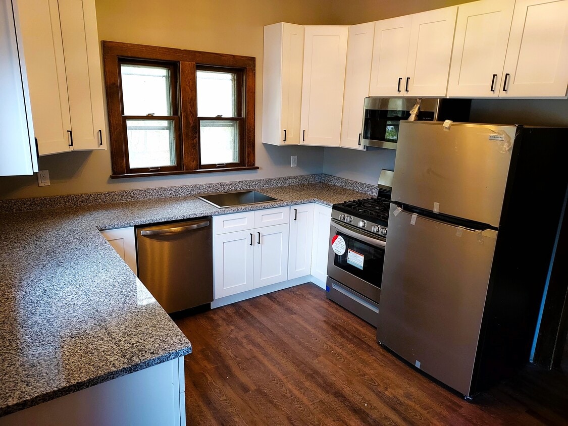 Kitchen - 205 Cable St