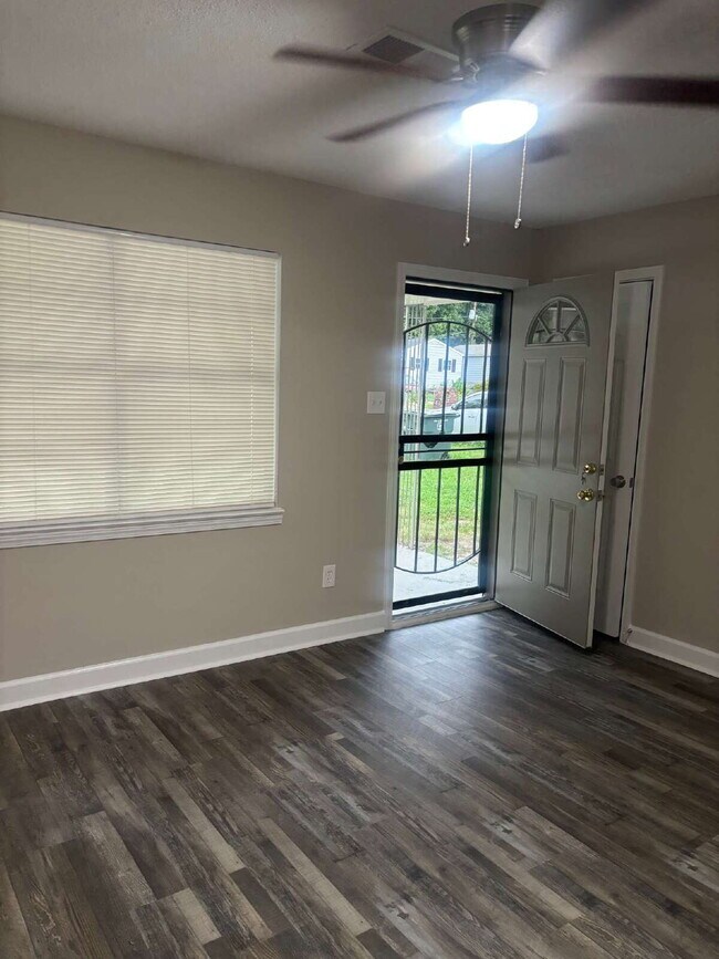 Foto del edificio - "Charming 3-Bed, 2-Bath Haven on Range Line Road – Your Memphis Retreat Awaits!"