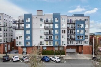 Building Photo - 2818 Grand Ave