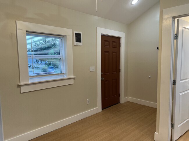 Foto del edificio - 1145 E Haskell St