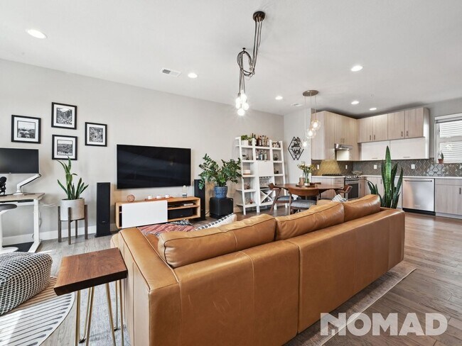 Building Photo - Modern 2-Bedroom Townhouse with Private Ro...