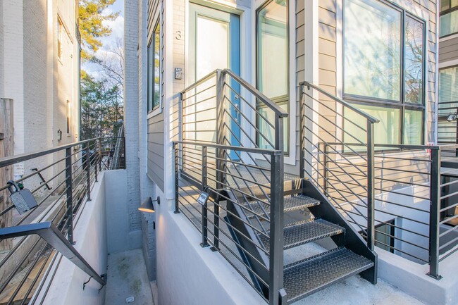 Building Photo - Newly Built 2 BR/2 BA Condo in Chevy Chase!