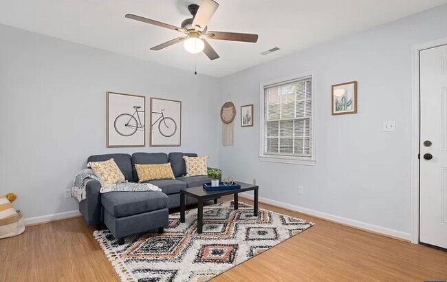 Foto del edificio - 1190 Pine Haven Ct