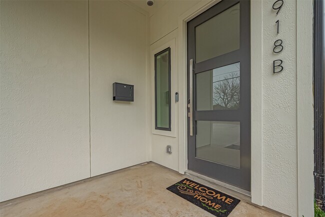 Building Photo - 7918 Parnell St