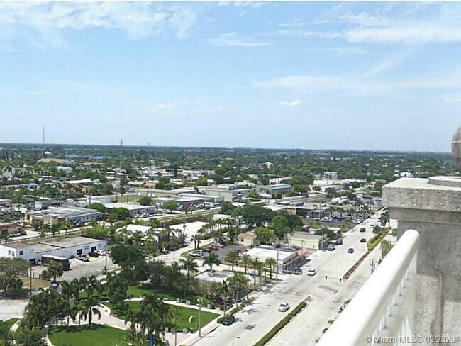 Foto del edificio - 350 N Federal Hwy