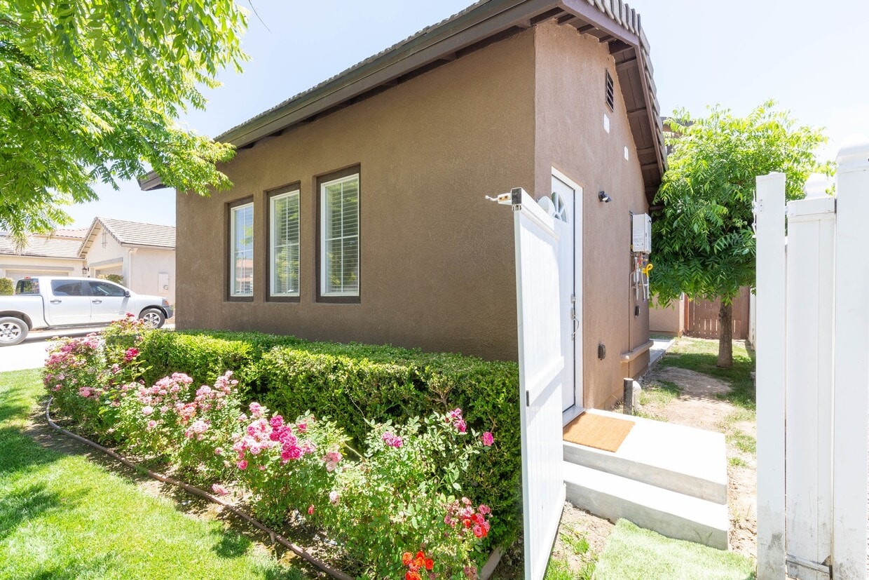 Primary Photo - 40189 Julianne Drive