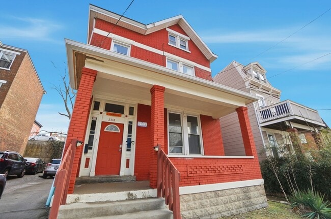 6 bed/2 bath on Rohs St., Mins. from UC for Only $650/pp ($3900/mo)! - 6 bed/2 bath on Rohs St., Mins. from UC for Only $650/pp ($3900/mo)! House