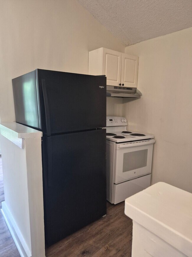 Building Photo - NEW LISTING!!!!!