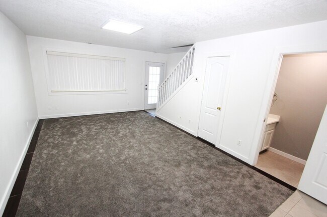Foto del edificio - 6 Fairway Ln