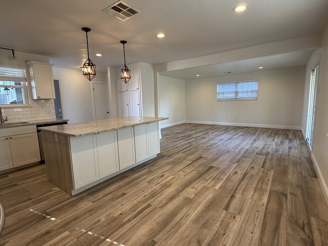 Building Photo - 2620 Keats Pl