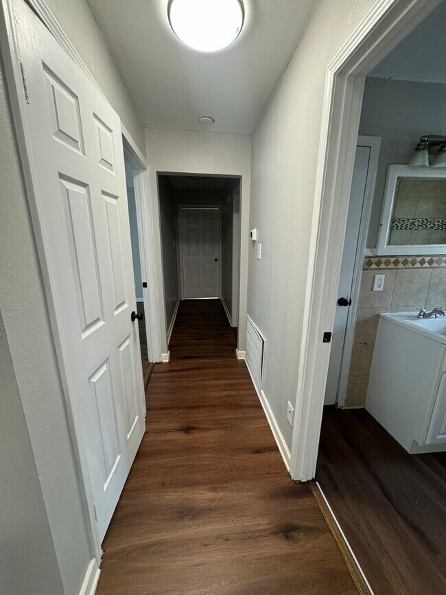 Building Photo - Half off the first Full Months rent! Updat...