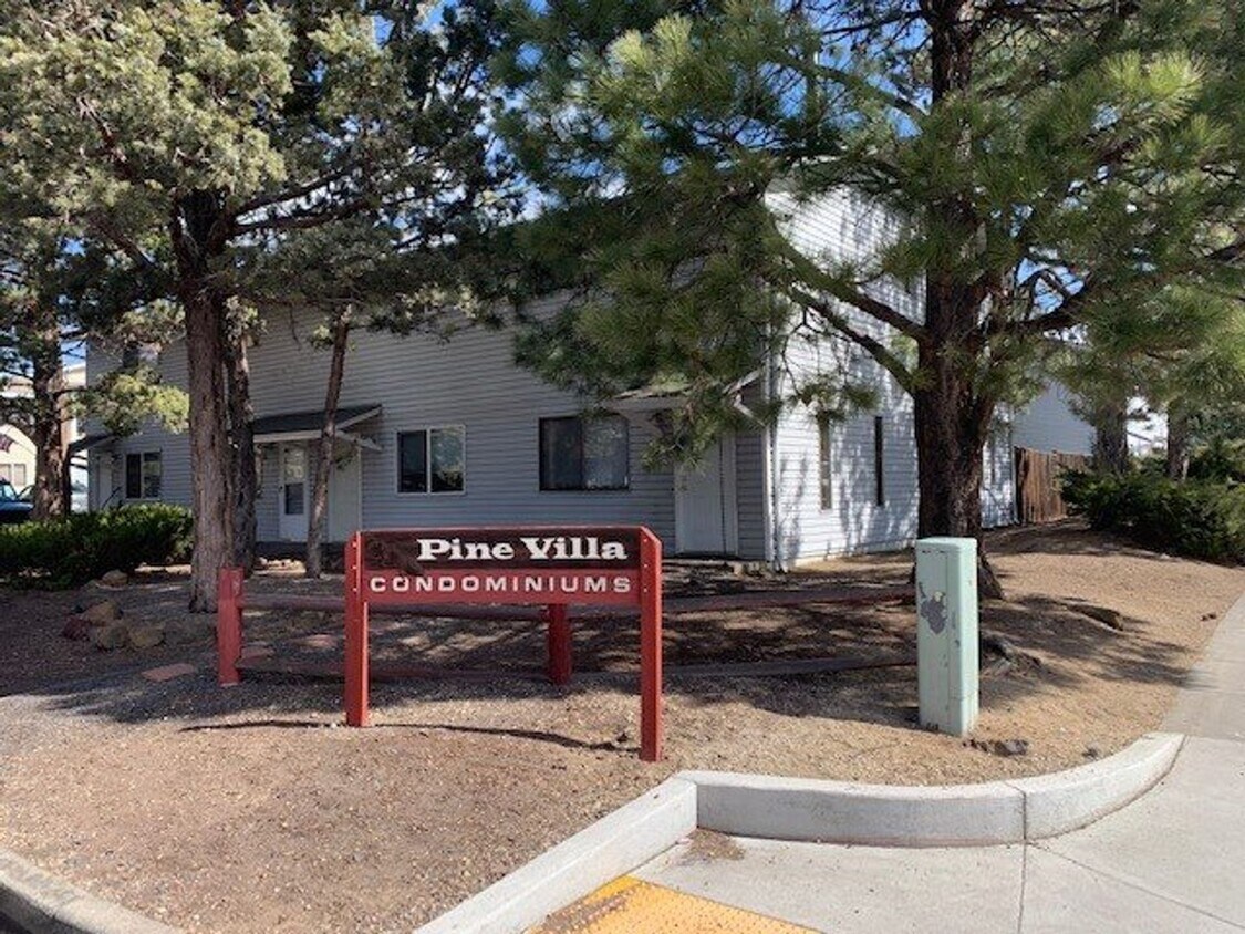 Foto principal - 2 Bed/1 Bath SE Bend Condo with Single Car...