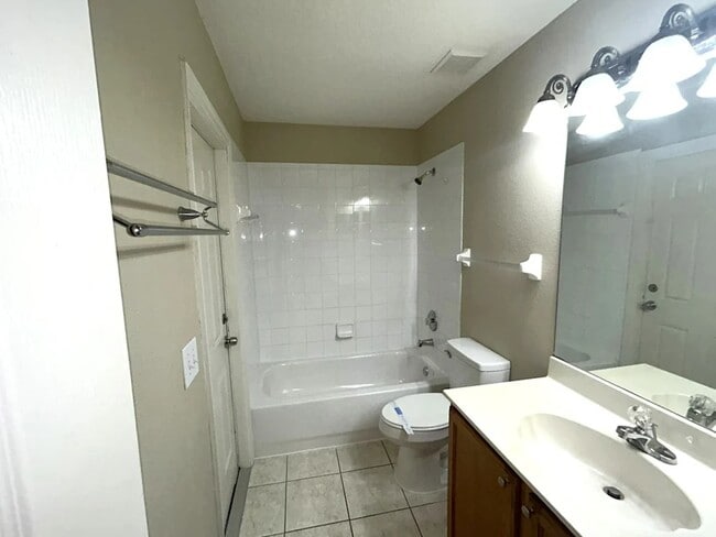 Building Photo - 702 Berry Bramble Dr