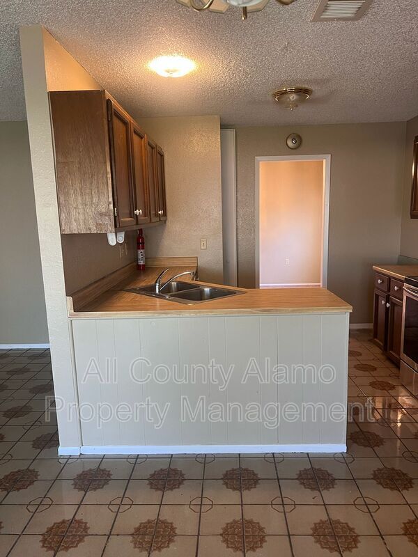 Foto del edificio - 5939 Oak Run St