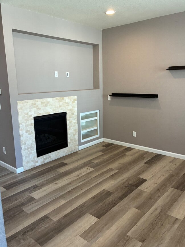 Photo - Beautiful Lake Oasis with 3 Bedrooms and 3 Bathrooms! Apartment