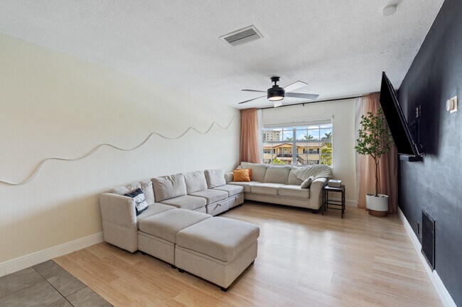 Foto del edificio - 299 SW 7th St