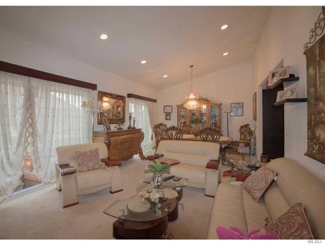 191 Flower Rd, Shirley, NY 11967 House Rental in Shirley, NY