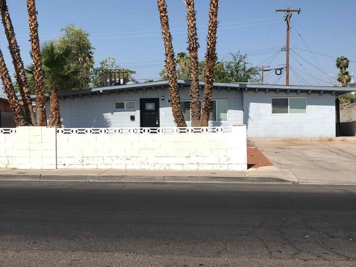 Primary Photo - 2745 Burnham Ave