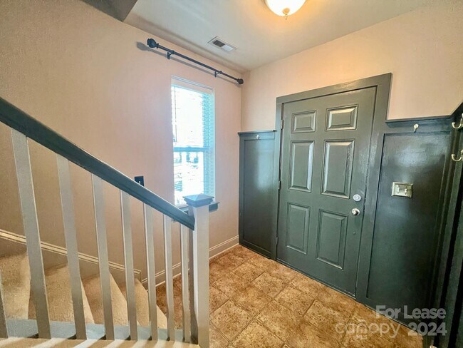 Foto del edificio - 15936 Rose Glenn Ln