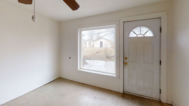 Building Photo - W15THSTDUPLEX
