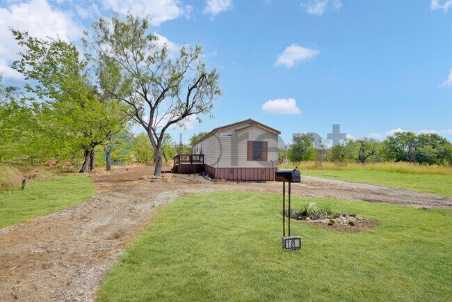 Building Photo - Unit A