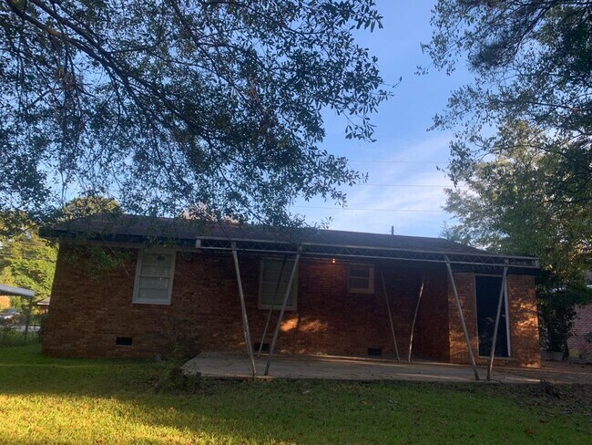 Building Photo - 1045 Enoch Dr