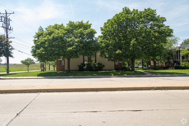 Building Photo - Good Tree Apartments