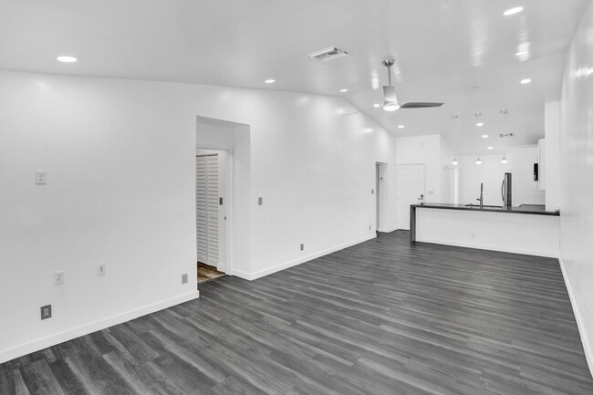 Building Photo - Fully renovated and updated Townhome in th...