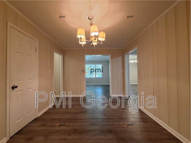 Building Photo - 4384 Westside Dr