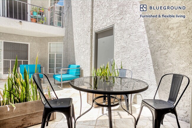 Foto del edificio - 8560 W Olympic Blvd