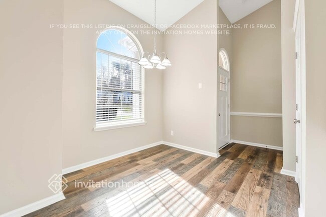 Foto del edificio - 7030 Daerwood Pl