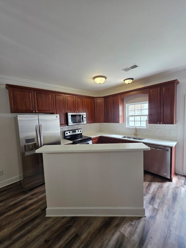 Building Photo - 7025 Sunnywood Dr