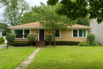 Building Photo - 127 S Forest Ave