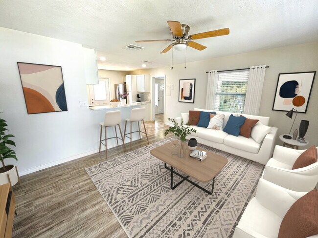 Foto del edificio - fully renovated 2-bedroom, 1-bathroom home with bonus guest room or office and oversized fenced yard