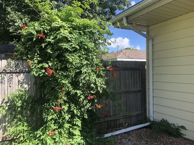 Building Photo - 2 br, 1 bath House - 2718 14th Ave N