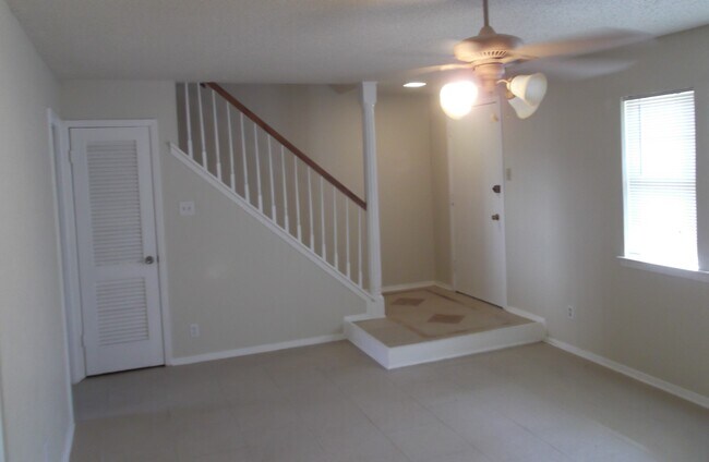 Living Room - 418 Westview Ter