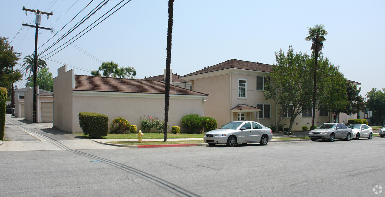 Foto del edificio - 523 W Foothill Blvd