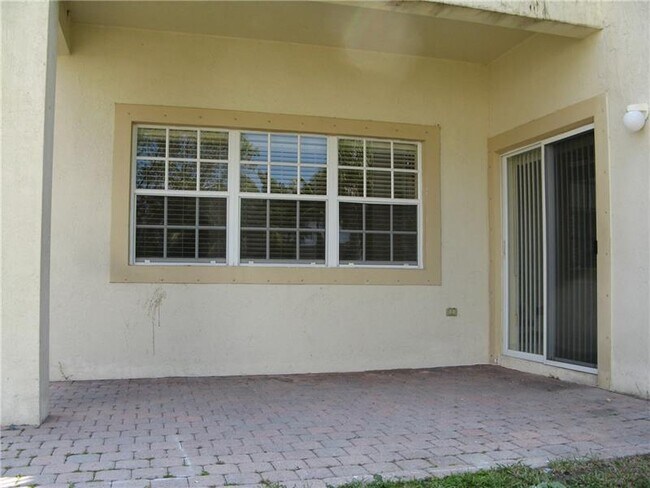 Foto del edificio - 6501 Sandpiper Dr
