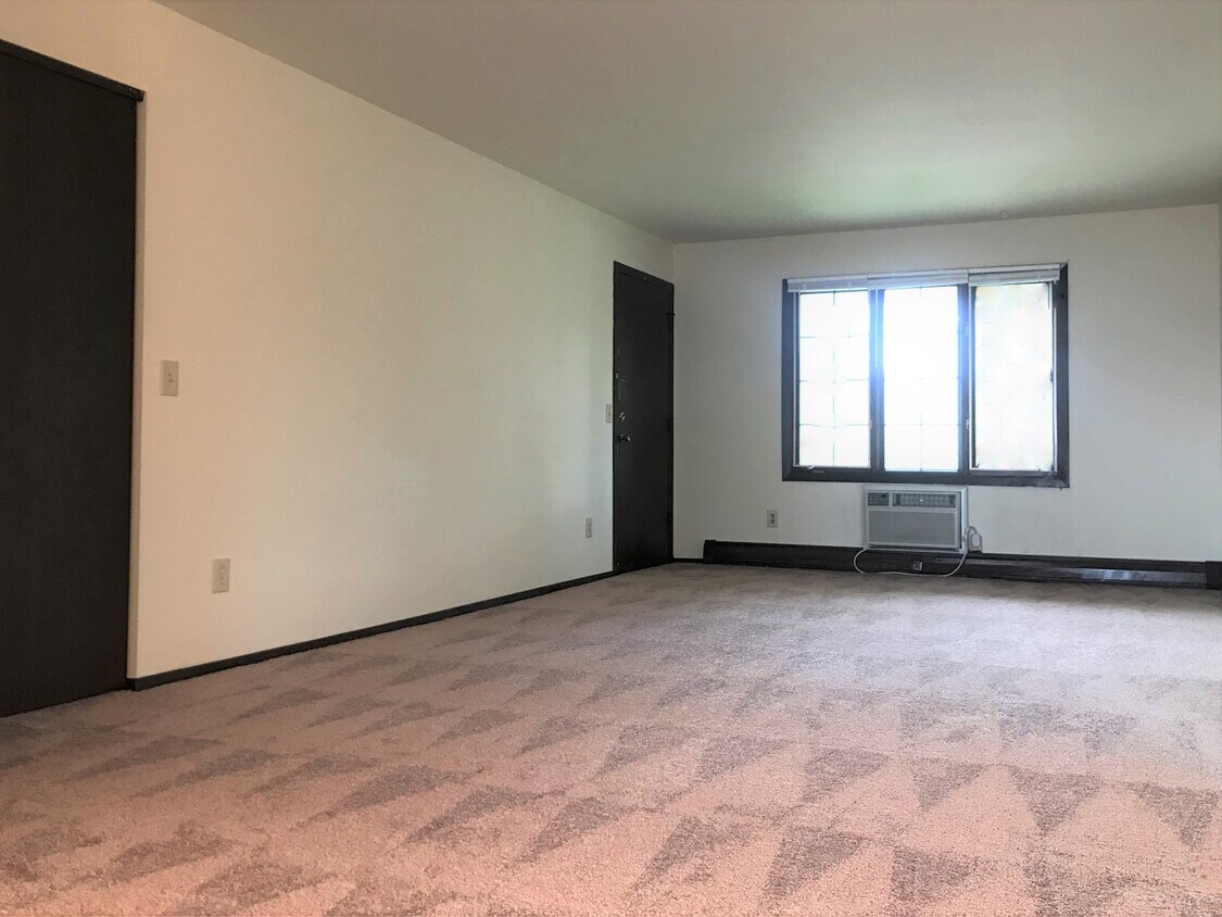 Living Room - 2361 Chalet Gardens Rd
