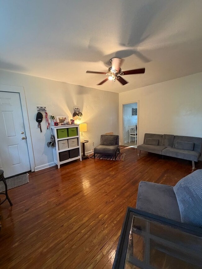 Foto del edificio - 1208 S Gadsden St