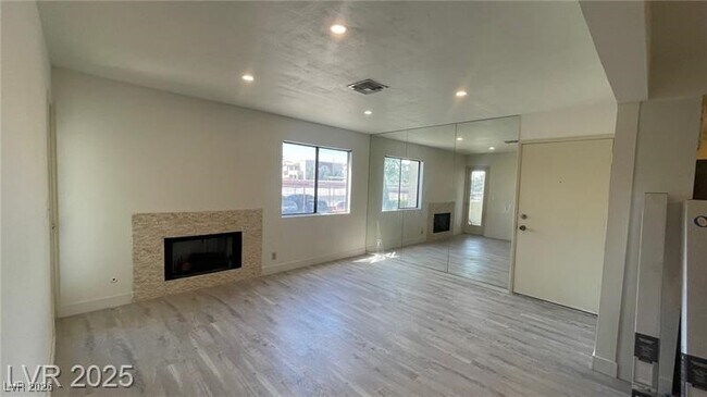 Foto del edificio - 1701 E Katie Ave